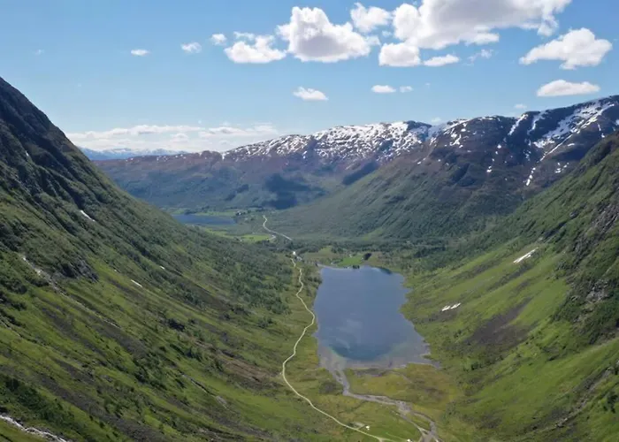 Hébergement de vacances Fosskamben 1 Moderne Ikkje Langt Fra *