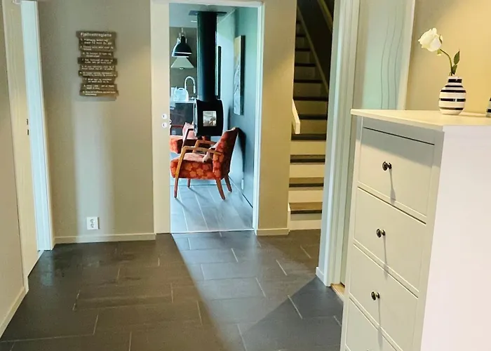 Hébergement de vacances Fosskamben 1 Moderne Ikkje Langt Fra *